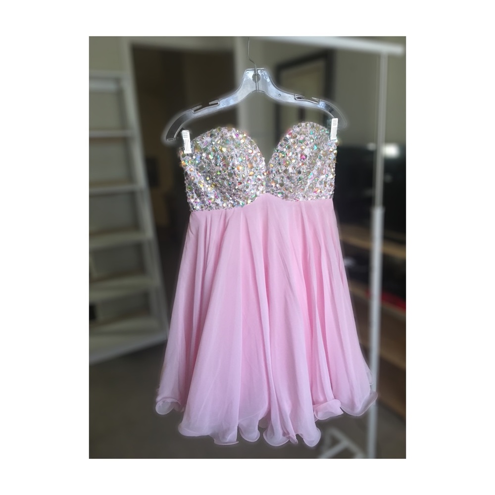 Short, pink, tulle, strapless, sequined dress 💗✨